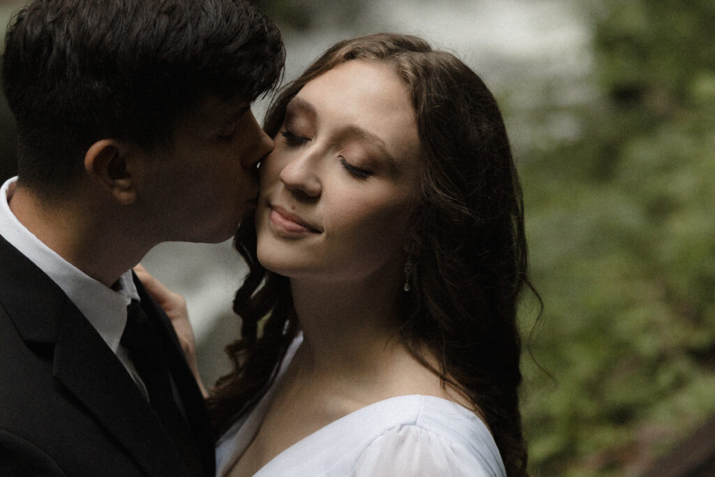 Cloudland Canyon Wedding elopement guide bride and groom hike down to waterfall north Georgia
